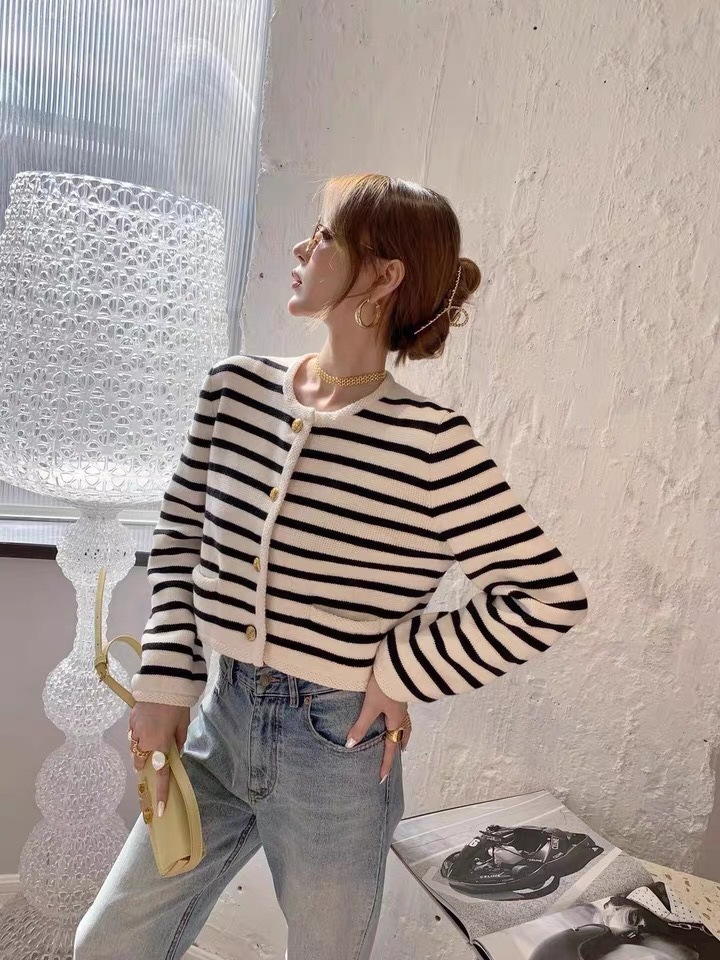 古力娜扎同款黑白条纹羊毛小香风针织开衫女秋冬外穿短款毛衣外套