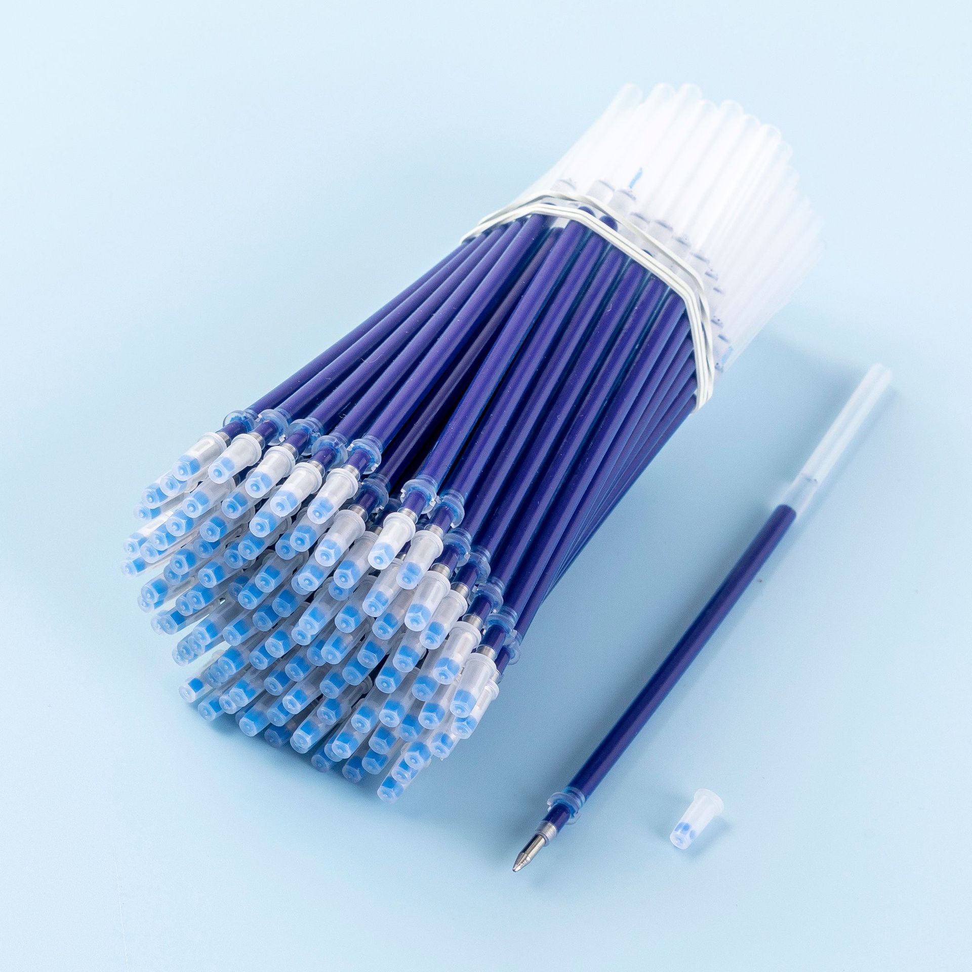 厂家批发中性笔芯办公文具碳素笔芯针管0.5mm子弹头替芯黑色蓝色