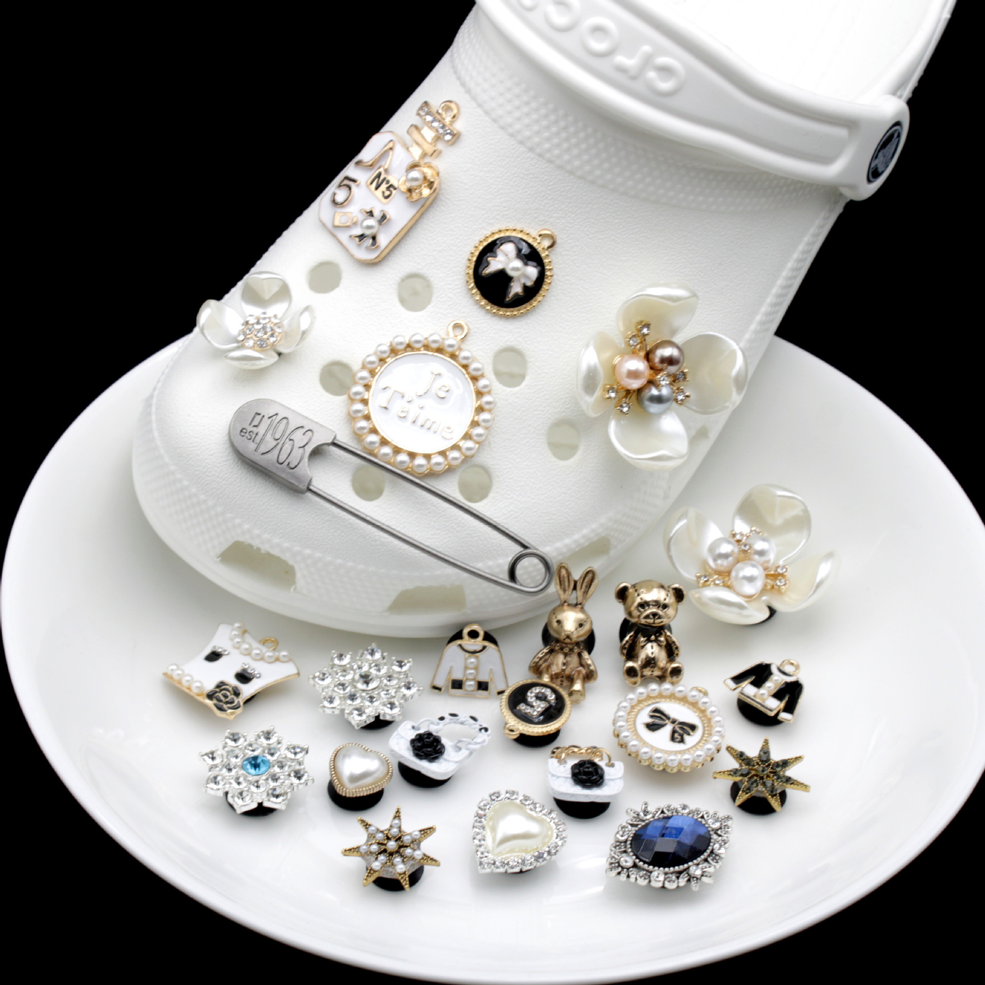 新洞洞鞋配饰diy配件鞋扣大别针小香风熊兔子金属装饰可拆卸鞋扣