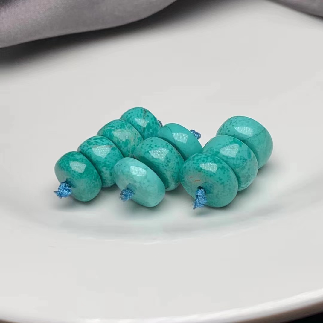 湖北原矿绿松石隔片成色好高瓷特色雨点松无坑裂做工规整一手批发