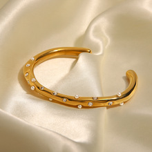 INS时尚新款百搭钛钢手镯18K镀金珍珠锆石交叉镶嵌手环女式手饰