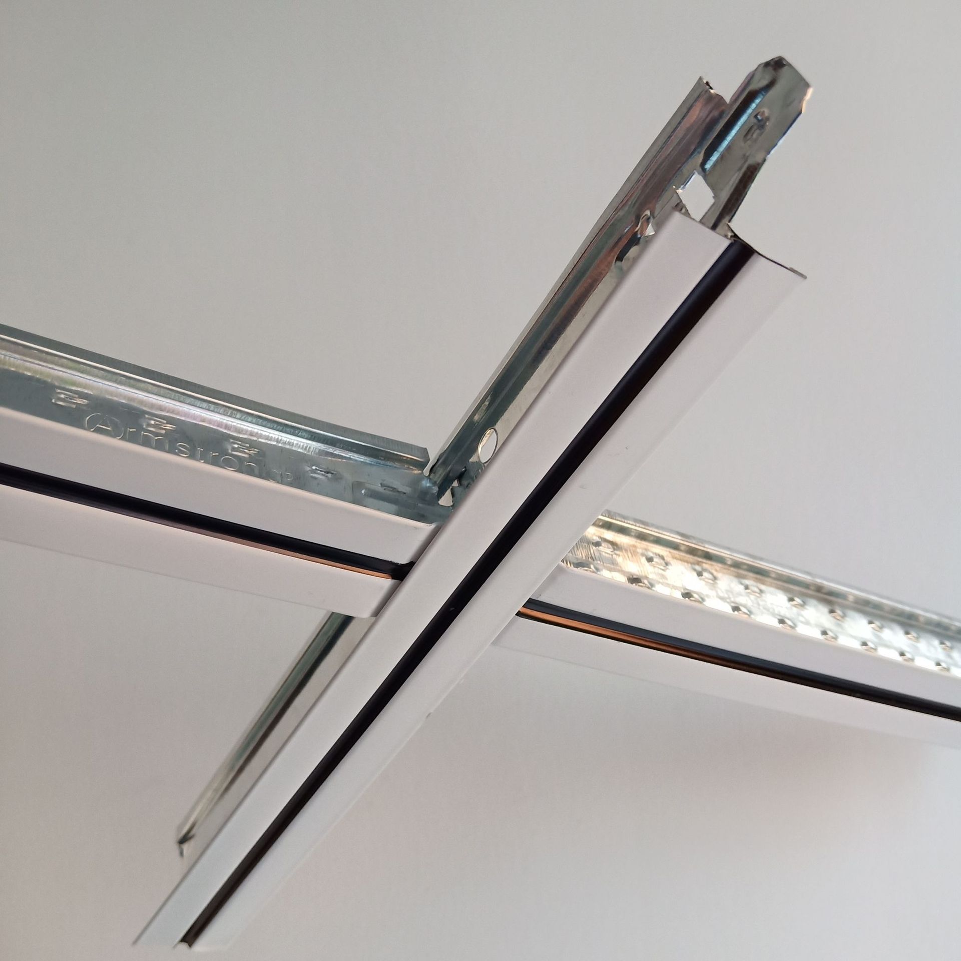 代理直销烤漆龙骨矿棉天花板吊顶专用现货销售可施工安装