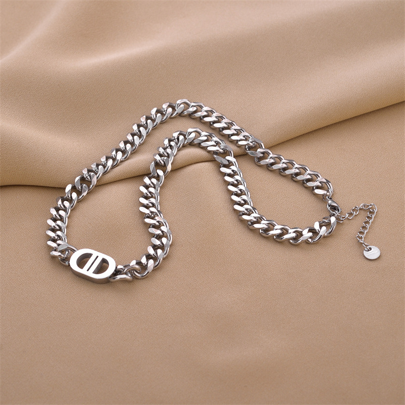 Europe and America Cross Border Thick Straps Double D Titanium Steel Necklace Female Hip Hop Pig Nose High-End Design Sense All-Match Necklace Accessories Jewellery