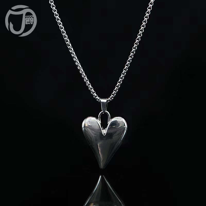 Korean Style Fresh Titanium Steel Love Pendant Necklace Ins Style Design Sense Clavicle Chain Fashion Trend Necklace Wholesale