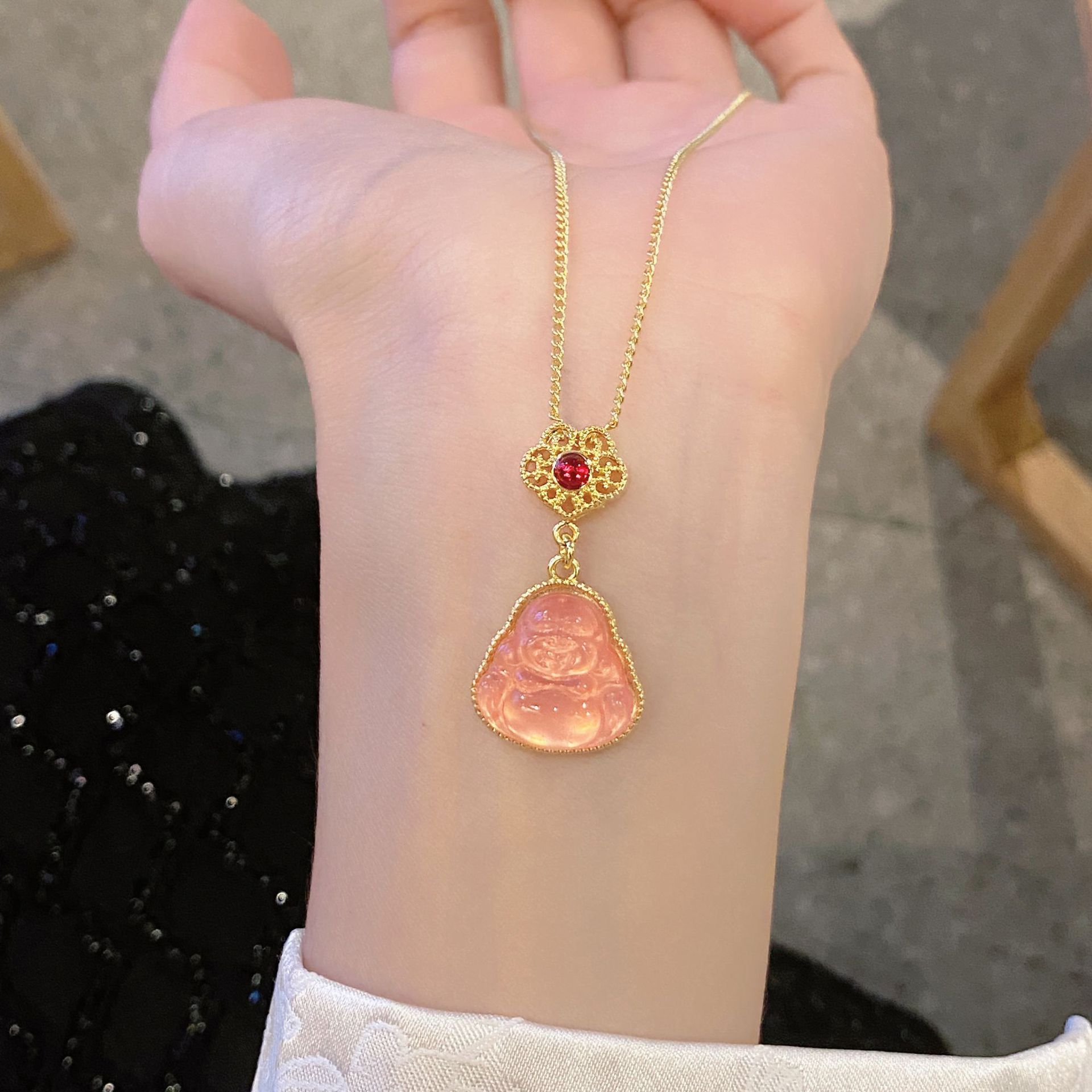 2024年爆款粉色弥勒佛公吊坠项链女vintage复古宫廷风中式锁骨链