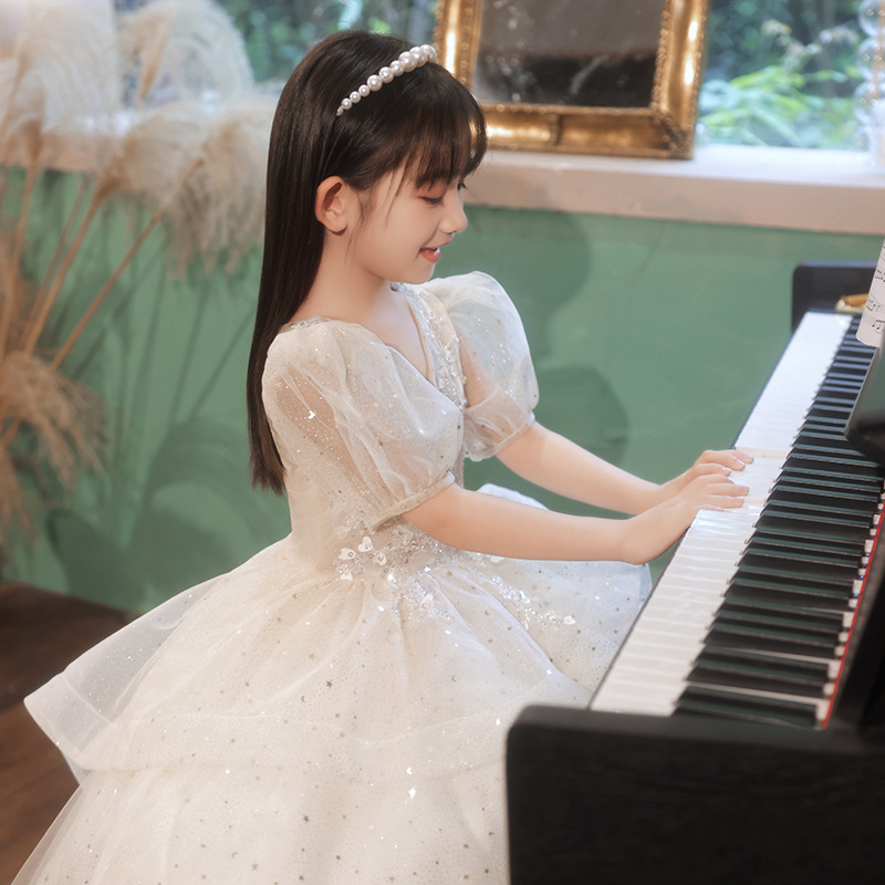 儿童公主裙2022新款春季白色小女孩婚礼蓬蓬纱钢琴演出花童晚礼服