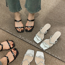 一字拖鞋女夏季外穿2024年新款仙女风气质露趾低跟高跟度假凉拖鞋