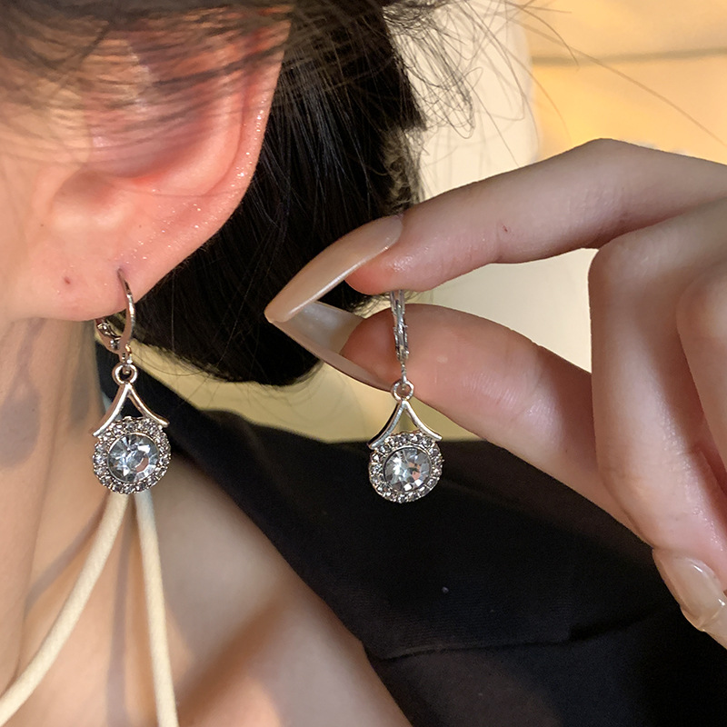 European and American Style Elegant and Personalized Earrings Women's Retro Rhinestone round Earrings Internet Celebrity Niche Design Ear Rings Wholesale