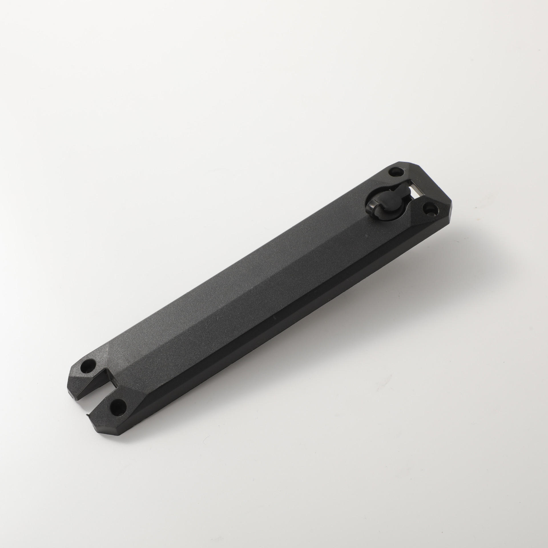 厂家直供电动滑板车塑料配件8寸充电口盖板带充电口塑料配件盖板