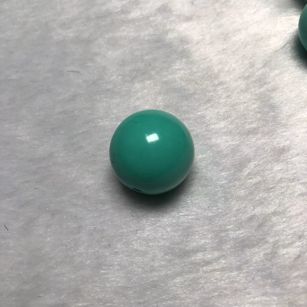 厂家直供菱镁矿二代粉压注胶优化绿松石光珠手串散珠配饰