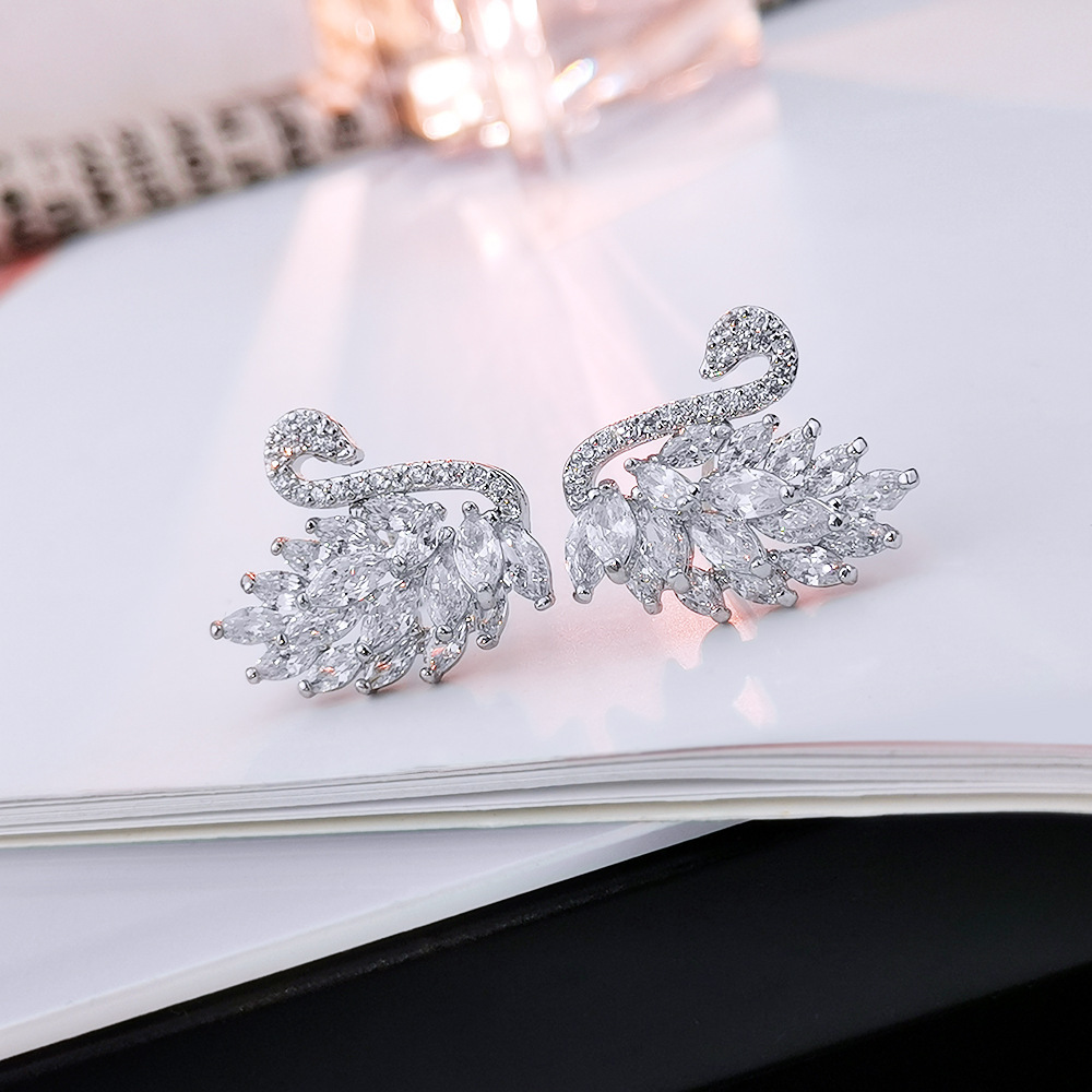 Colorful Gradient Swan Fashion Japan and South Korea New Studs Girls Earrings 925 Silver Needle Fried Wool Duck Zircon Small Jewelry