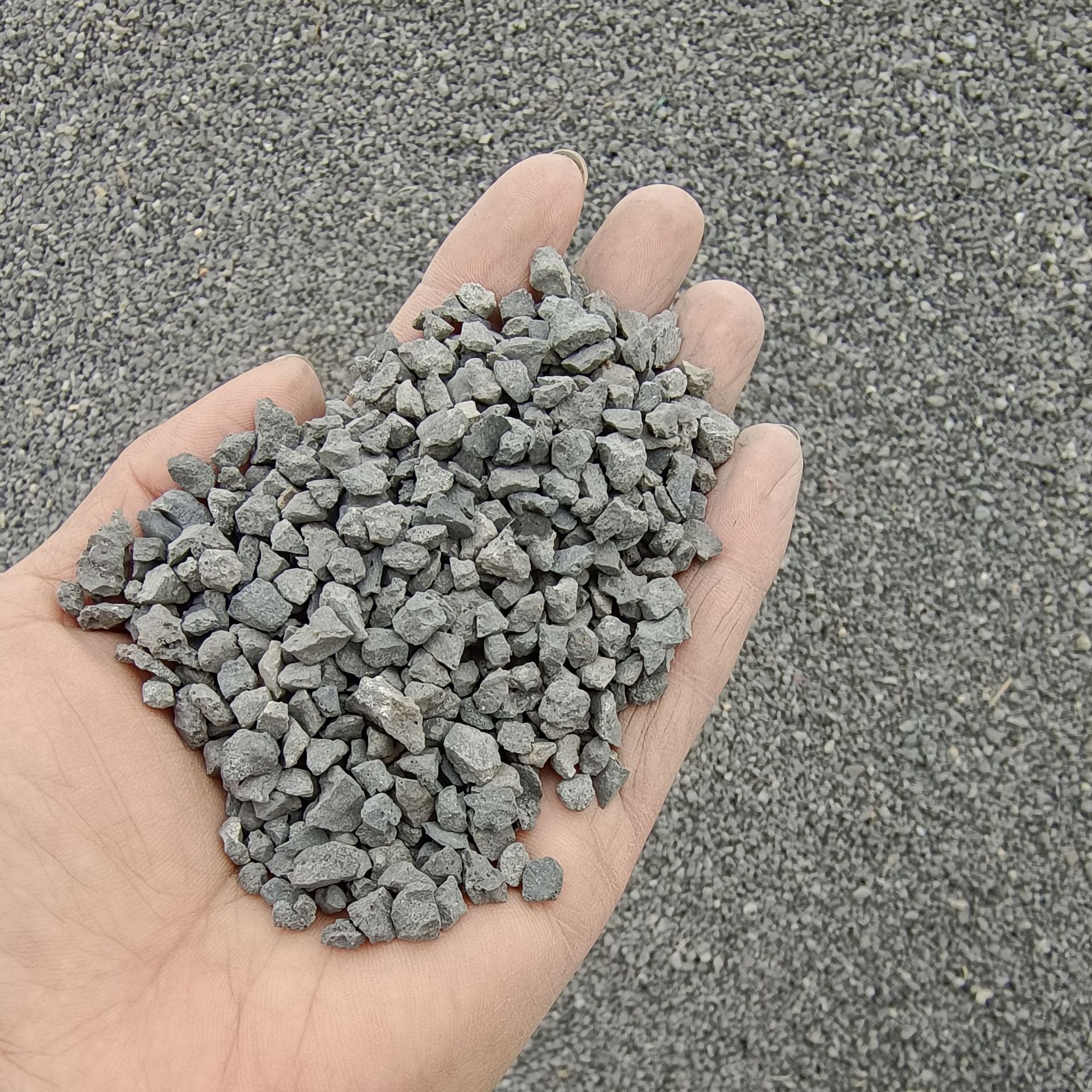 厂家供应金刚砂喷砂除锈天然磨料水处理金刚砂水泥色地坪料金刚砂