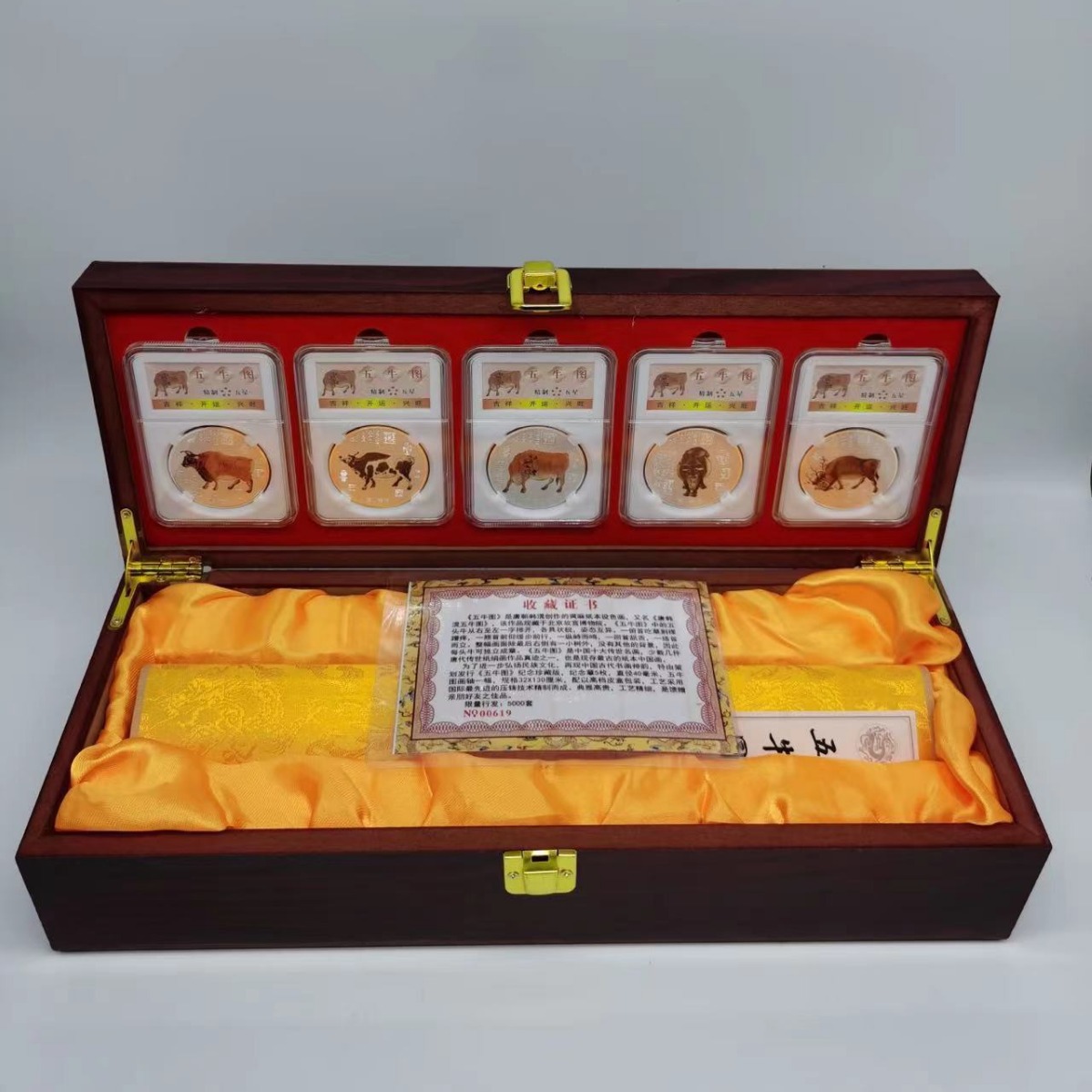 五牛图纪念章 丝绸画金银纪念章五牛图收藏品工艺品直播-阿里巴巴