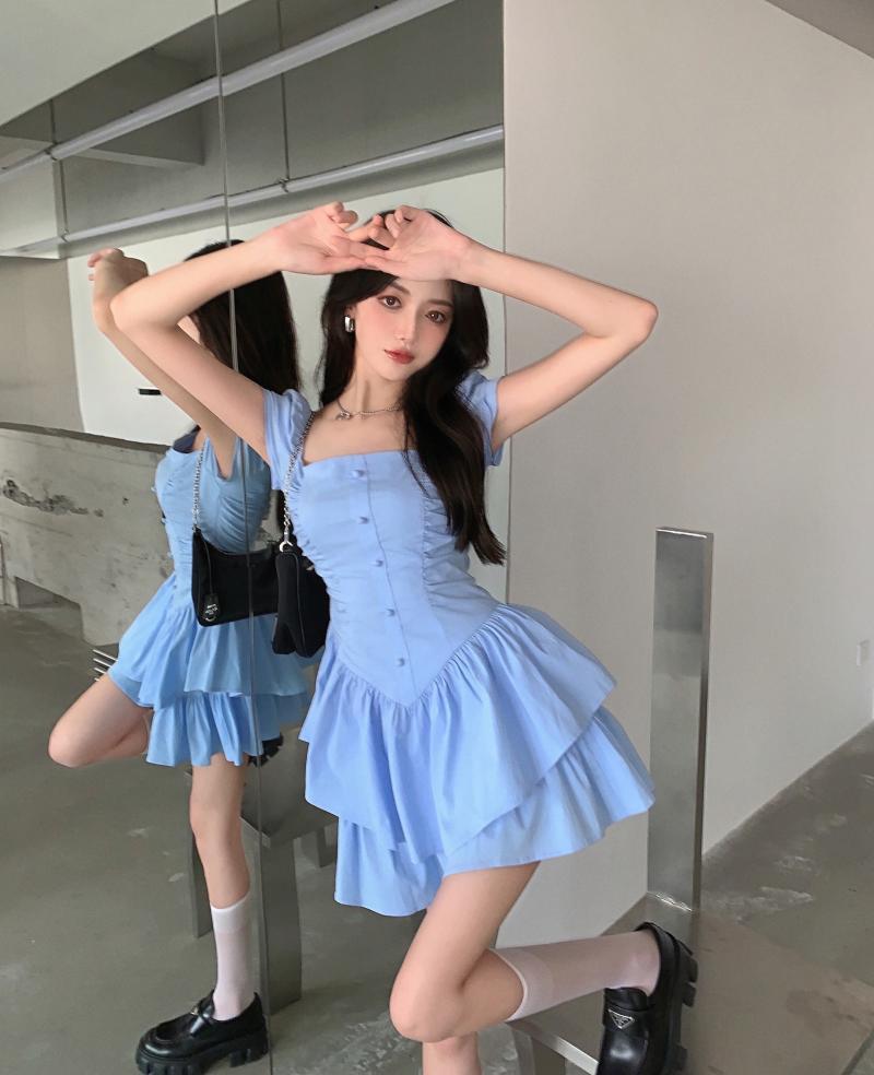 蓝色泡泡袖连衣裙女秋季202新款方领设计感小个子收腰蛋糕裙子潮