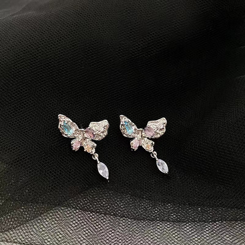 2024 New Color Rhinestone Butterfly Studs Female Temperament Advanced Versatile Fashion Special-Interest Design Earrings