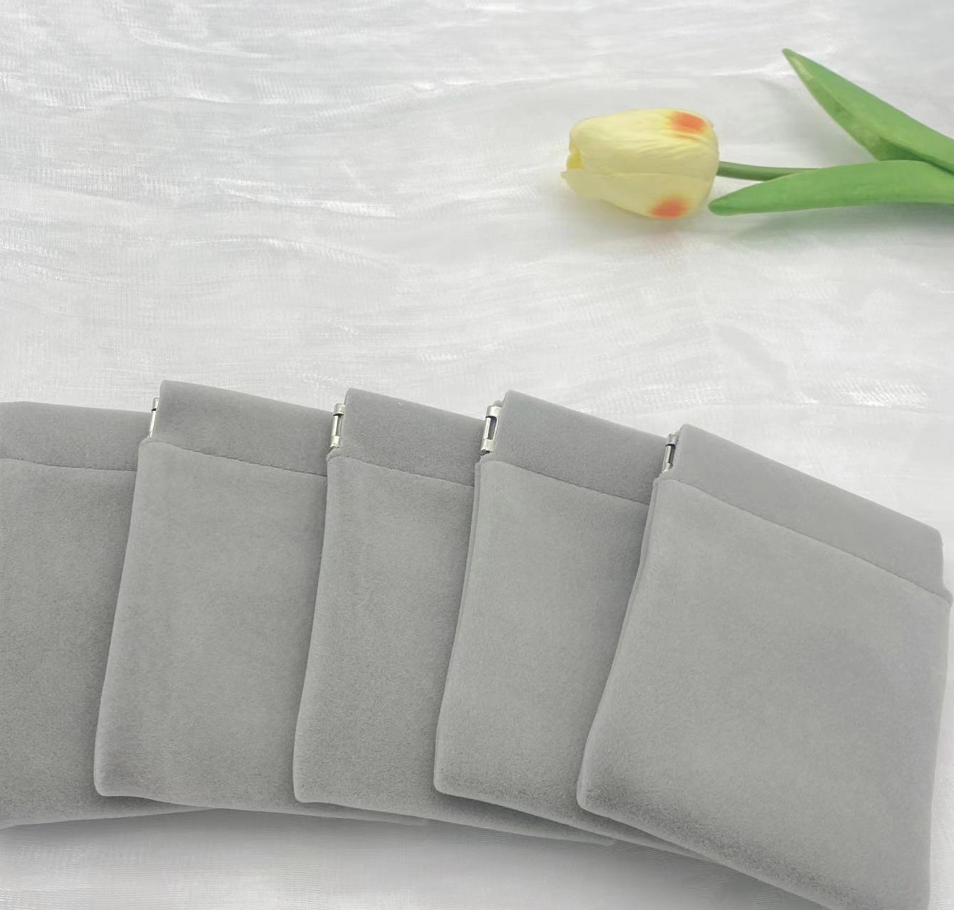 High-Grade Flannel Bag Automatic Closure Ornament Gift Small Cloth Bag Light Gray Jewelry Bag Rings Ear Studs Jewelry Storage Bag