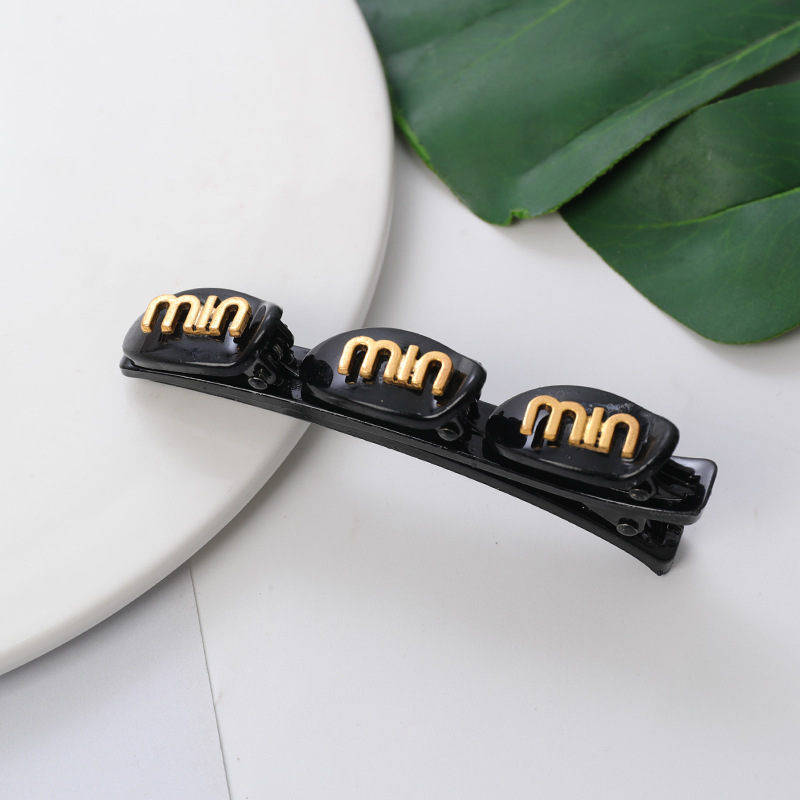 Hairpin Eight-Character Bangs Texture Braided Hair Gap Former Red 2023 New High-End Letter Forehead Side Word Duckbill Clip