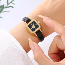 抖音爆款新款韩版小巧方形复古花朵皮带手表时尚简约女士石英表