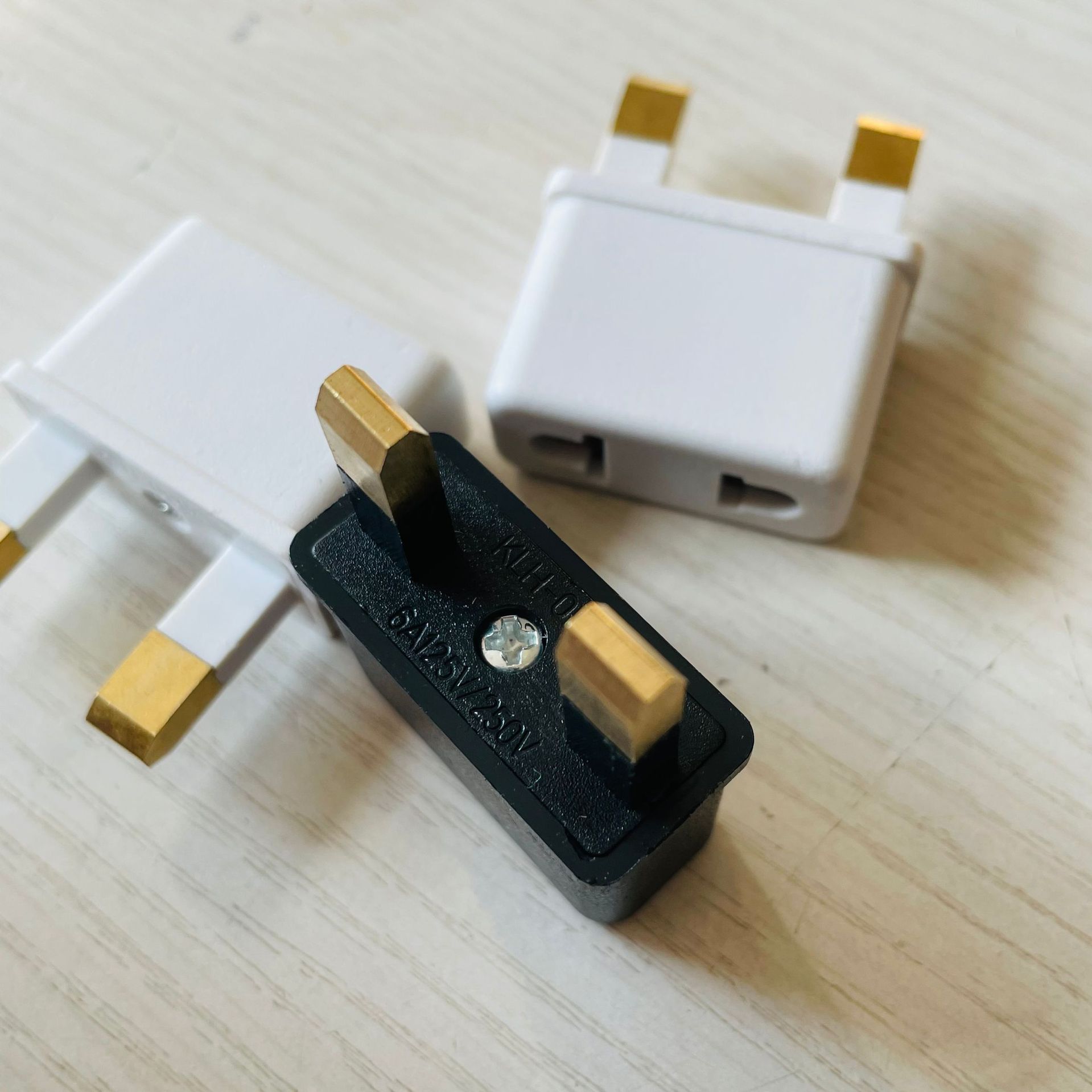 二方小英规转换插头 两脚小英规转接头 旅行英标香港转换插头白色