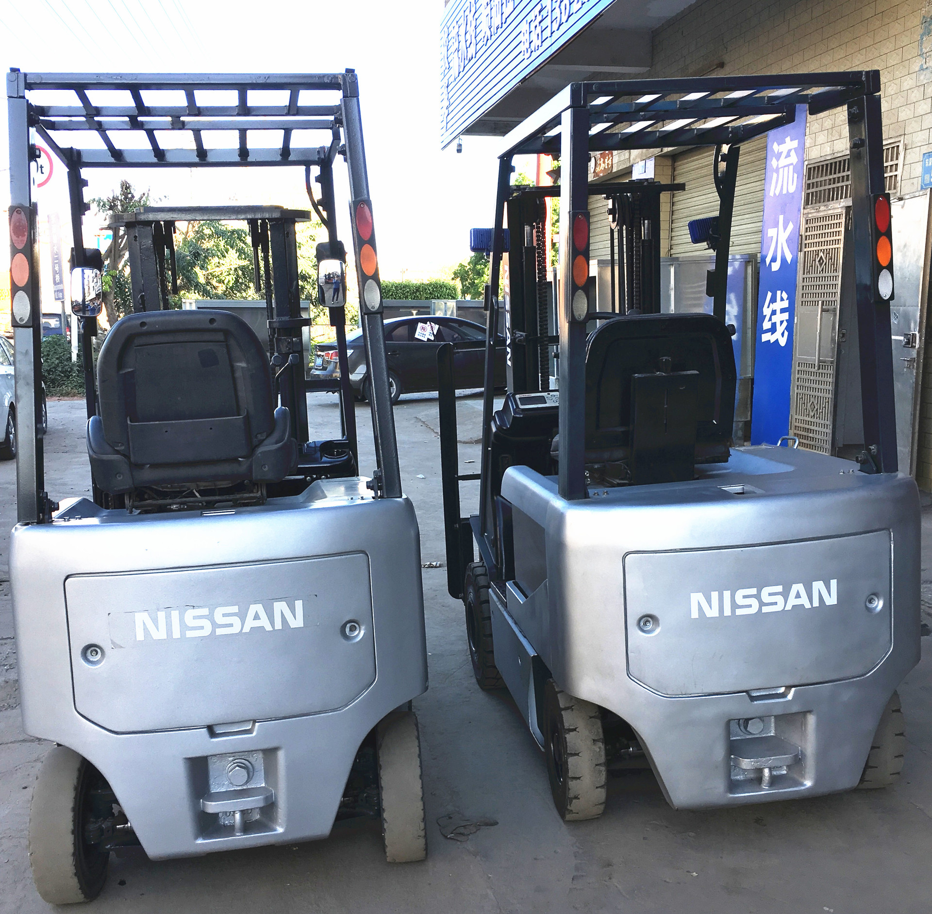 日产叉车 1.5吨nissan电动叉车 两节标准门架升高3米带左右侧移器