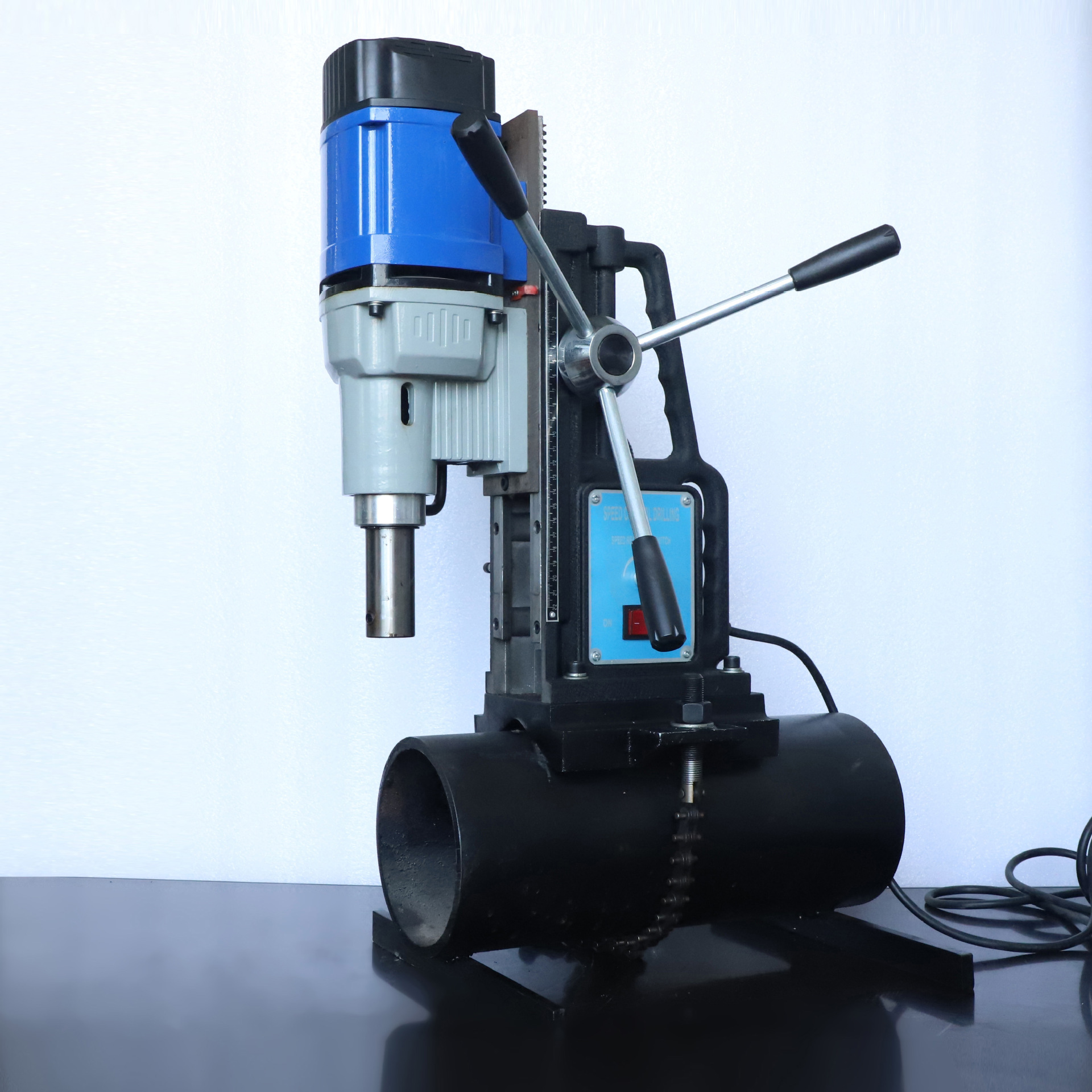 150管道机磁座钻磁铁钻吸力钻空心钻打孔机台