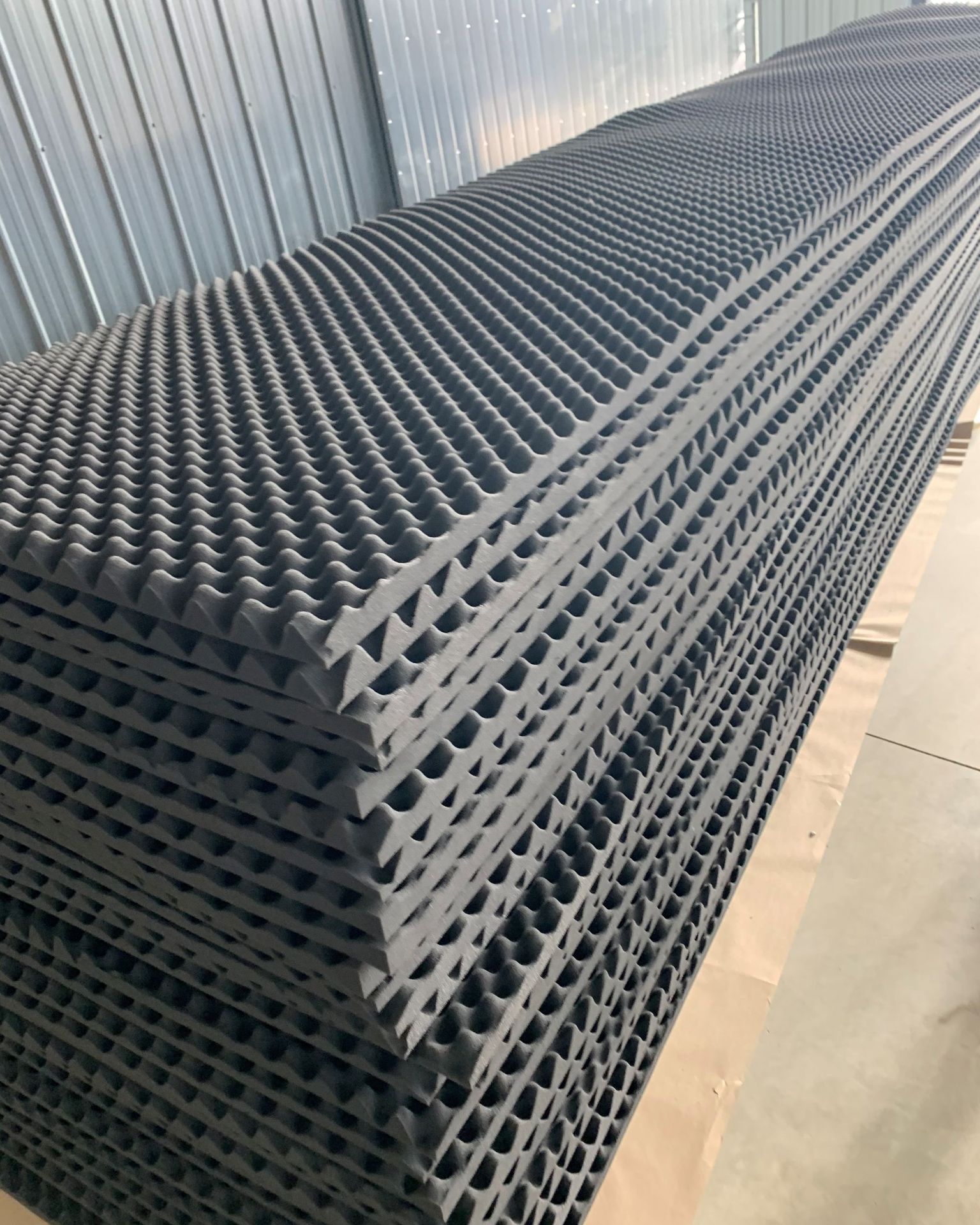 隔音吸声海绵厂 50mm 高密度消音棉  鸡蛋吸音棉 吸音海绵厂家