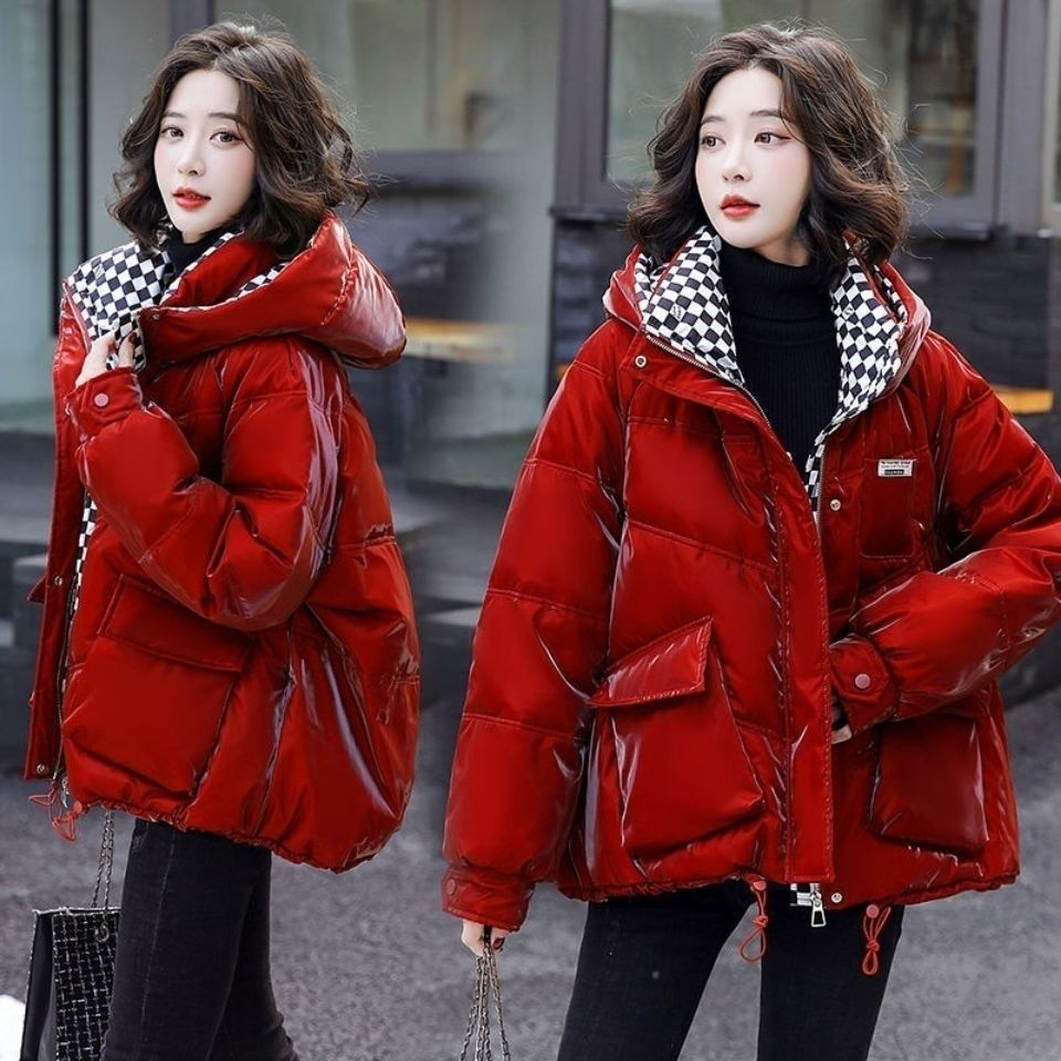 红色亮面羽绒服女短款亮皮洋气时尚加厚保暖2021新款冬免洗白鸭绒