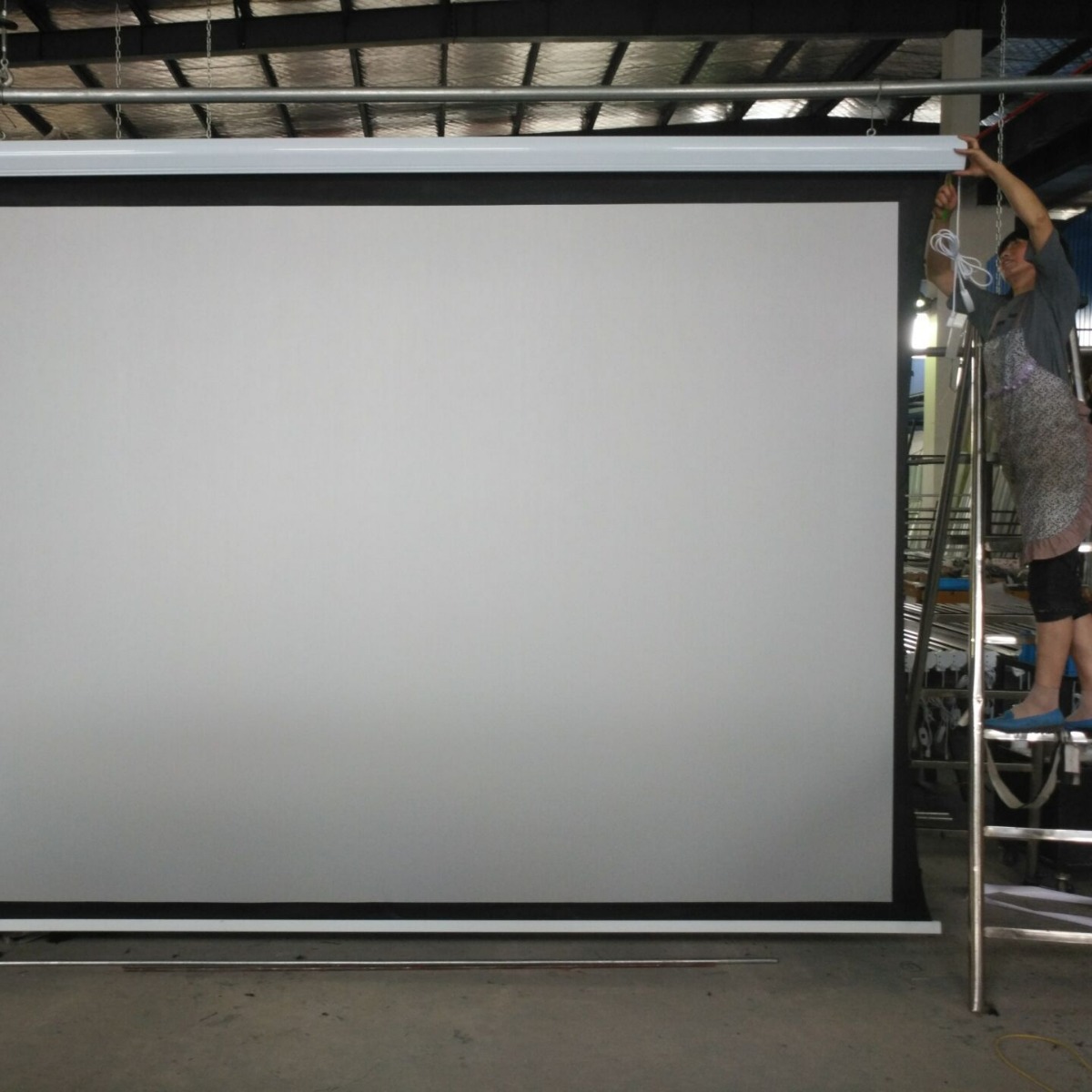 视美佳品牌3d投影仪幕布150寸电动拉线幕16:9/拉线幕/金属幕布