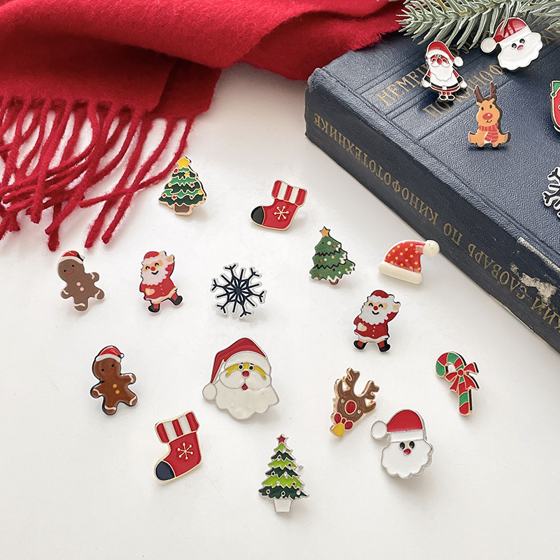 Santa Claus Brooch Female Cute Cartoon Corsage Wardrobe Malfunction Proof Pin 2022 New Christmas Badge Accessories