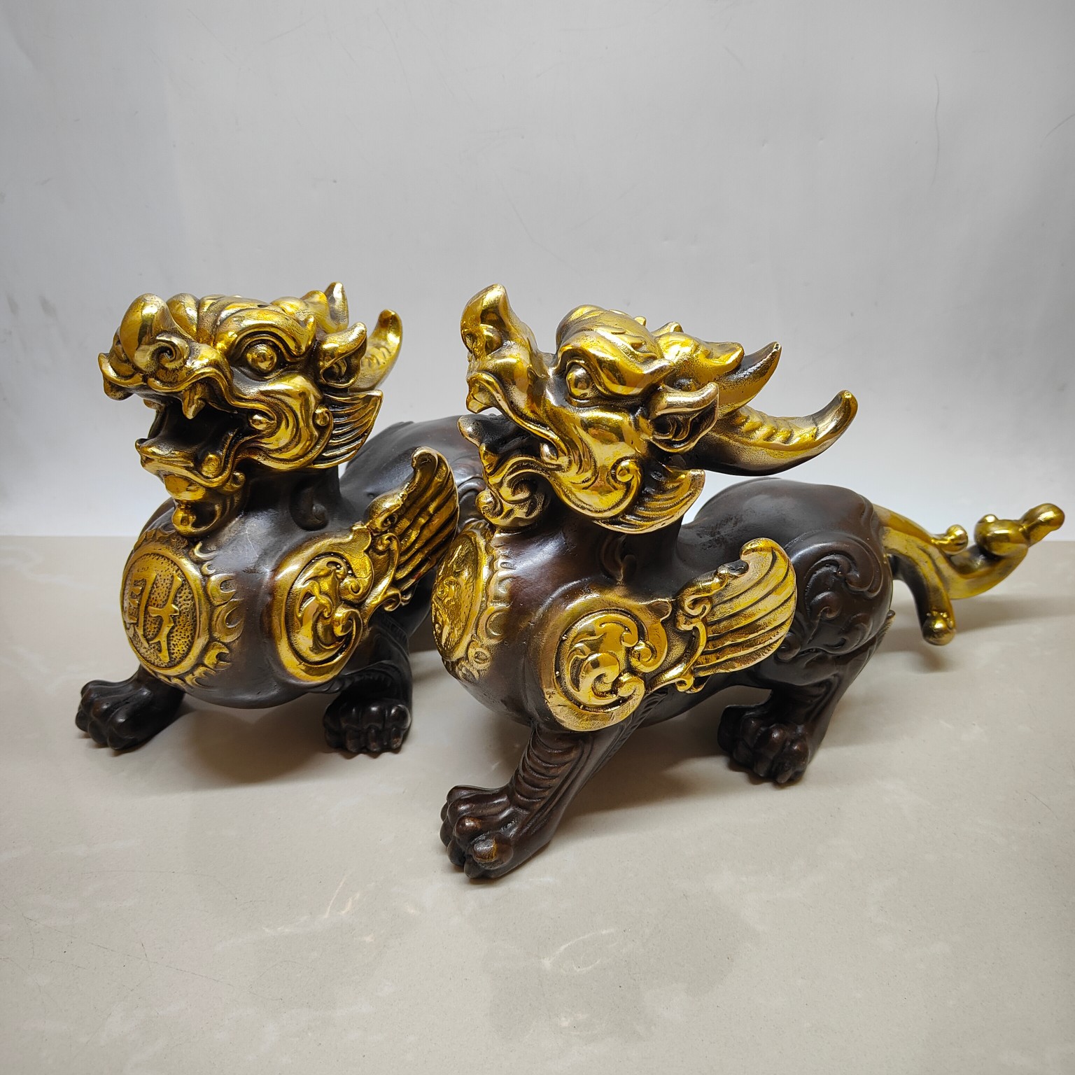 批发古玩做旧铜风水招财麒麟摆设黄铜仿紫铜鎏金财富麒麟一对摆件