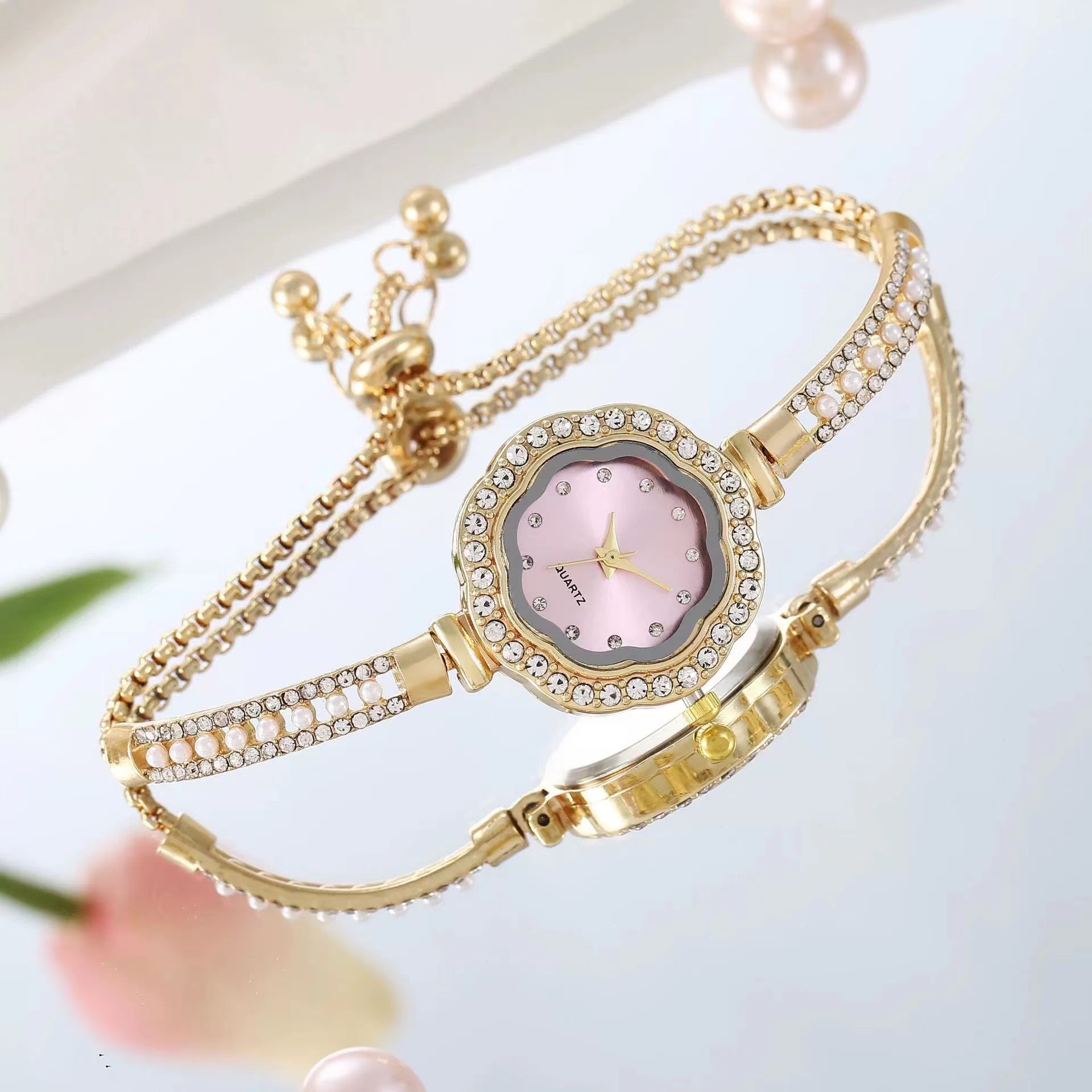 2023 New Fashion Leaf Bracelet Watch Diamond Pattern Women's Watch Free Adjustment Women's Quartz Watch Generation Hair