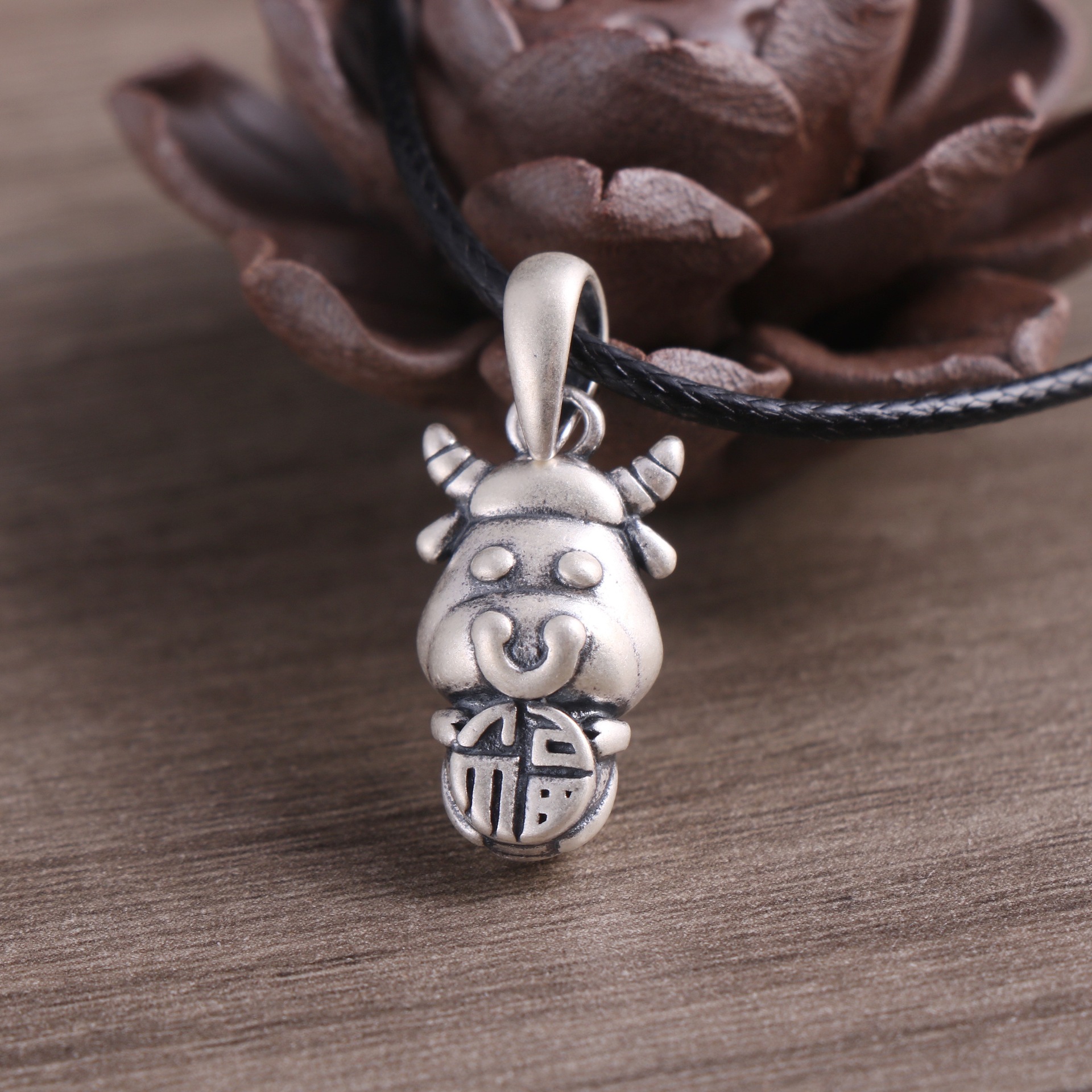 2021年银吊坠本命佛十二生肖立体小牛挂件足银990可爱萌金币福牛