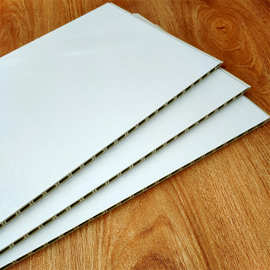 集成墙板纯白色