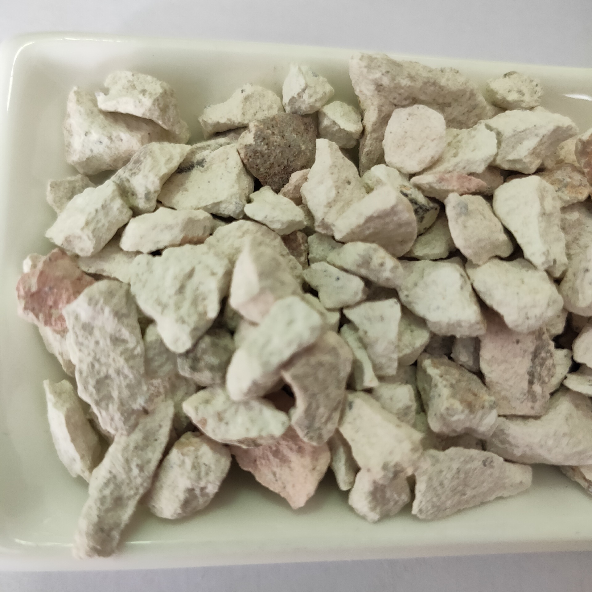 白沸石颗粒园艺多肉栽培用水产养殖水处理滤料白沸石颗粒