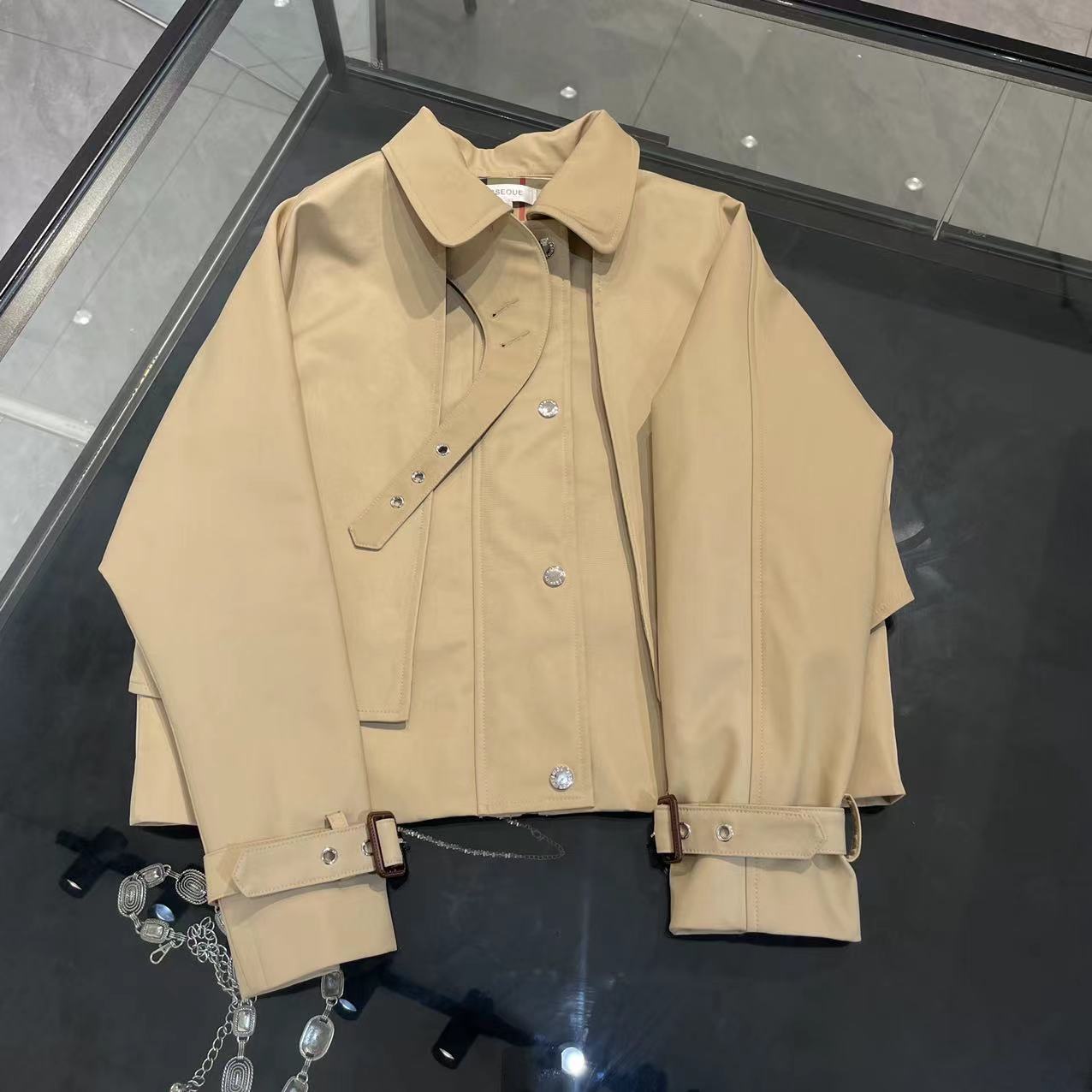 2023新款高级感超好看外套高街美式复古宽松卡其色夹克女-阿里巴巴