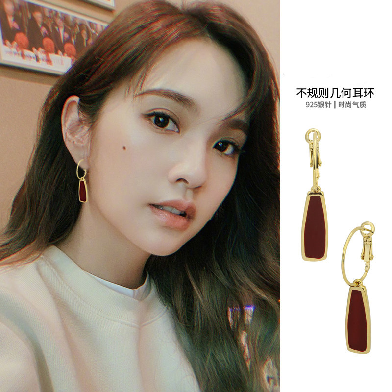 「惊艳了」适合圆脸戴的耳环秋冬新款酒红色法式高级感复古耳饰女