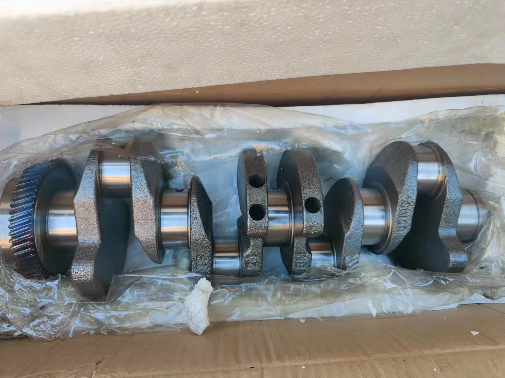 适用于奔驰曲轴om651发动机曲轴高质量曲轴汽车配件厂家供应