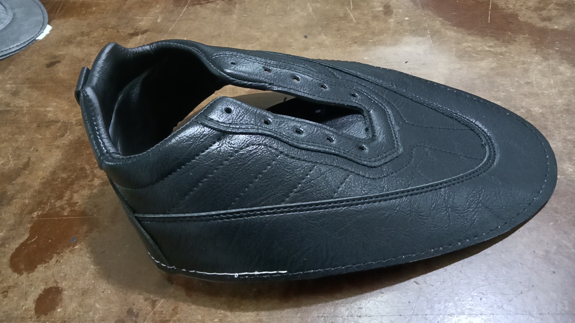 新款低帮男休闲板鞋超纤鞋面皮革鞋帮运动鞋子半成品