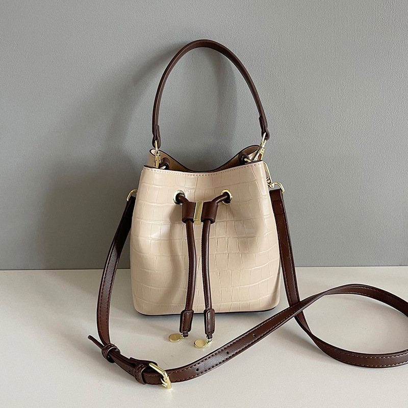 小包包2021春夏新款时尚女包单肩斜挎包百搭手提包迷你抽绳水桶包