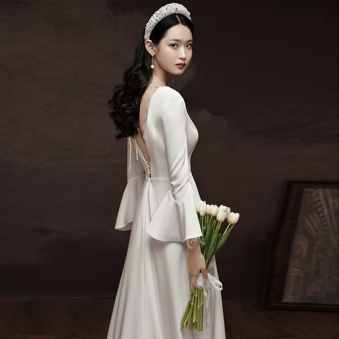 法式轻婚纱2021新款时尚长袖气质缎面新娘礼服简约复古出门纱婚纱