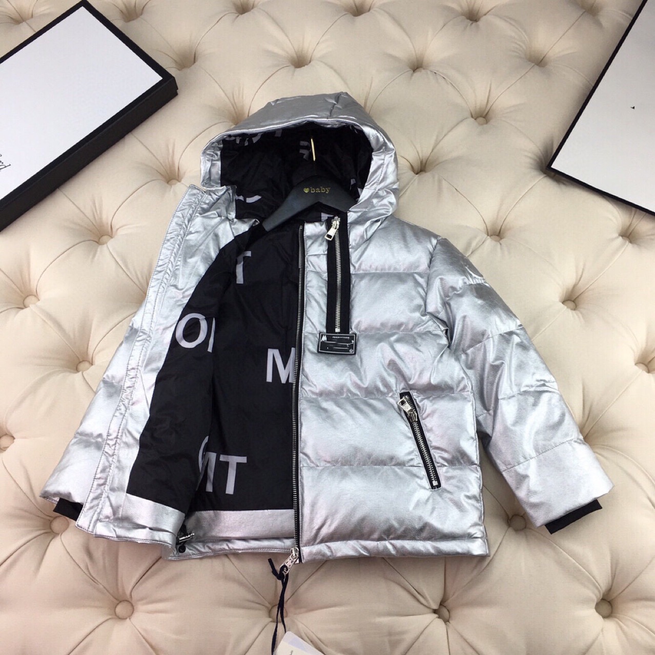 短款儿童亮皮羽绒服男童女童小童宝宝洋气银色亮面免洗pu皮反季