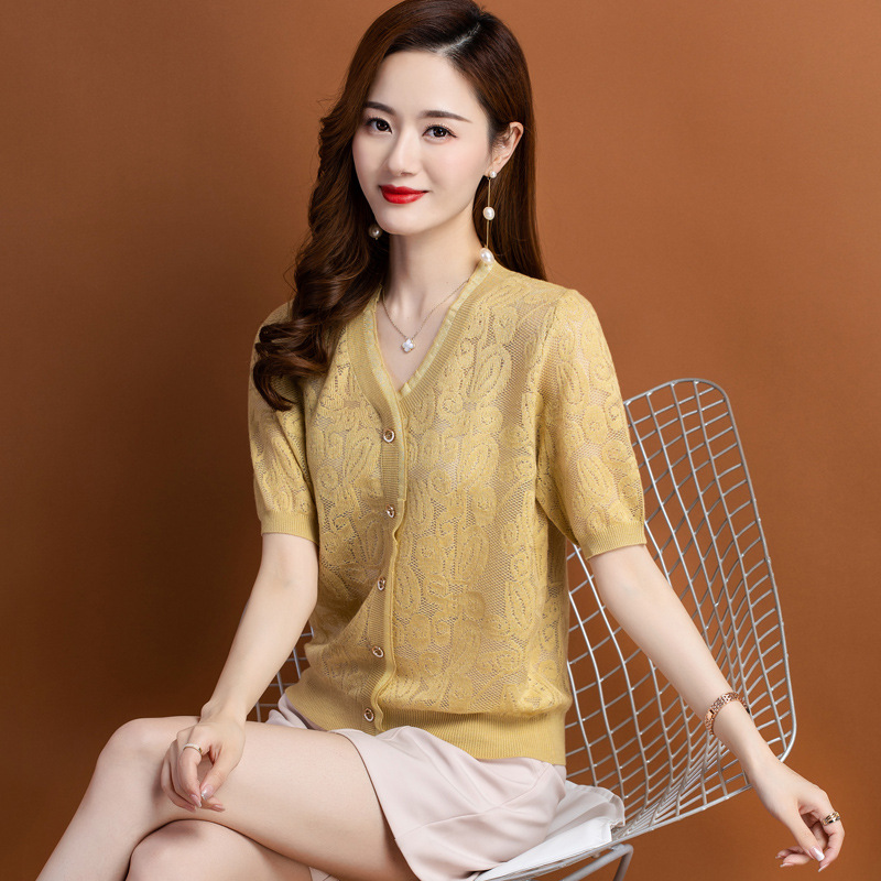 v领蕾丝小衫女冰丝短袖t恤夏季2022新款妈妈夏装薄款镂空洋气上衣