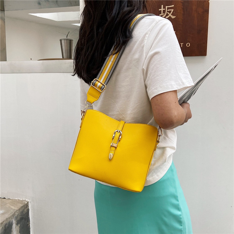 Women's Bag 2021 Summer New Wide Shoulder Strap Bucket Bag Korean Style Fashionable Simple Solid Color Shoulder Messenger Bag for Women