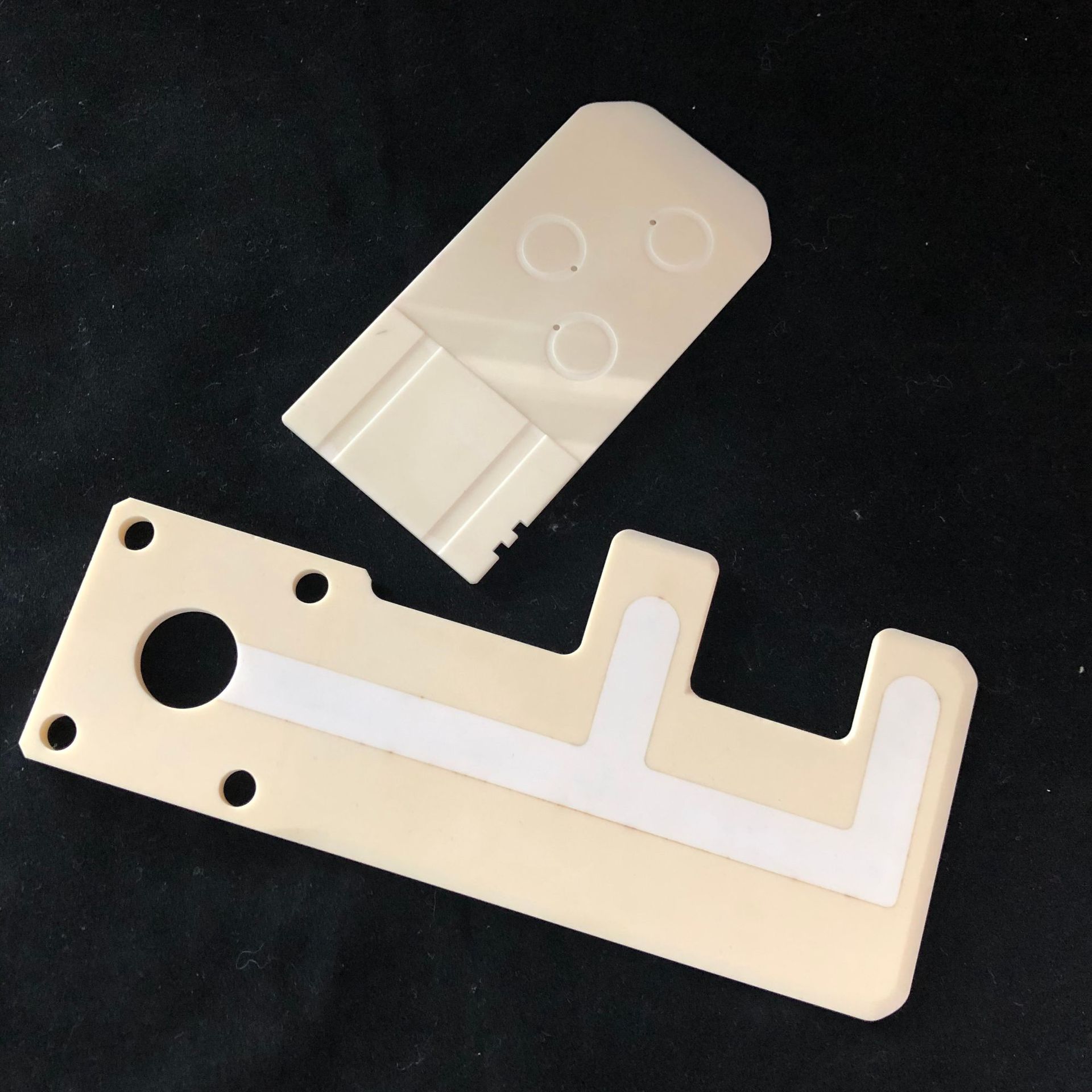 99氧化铝陶瓷真空吸盘新能源光伏组件陶瓷配件机械臂耐磨陶瓷片