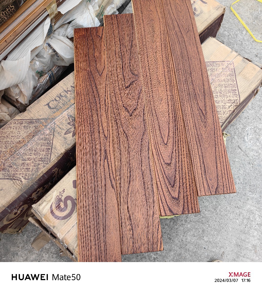 全新清仓处理榆木多层实木复合地板库存20平方15厘地热暖环保特价