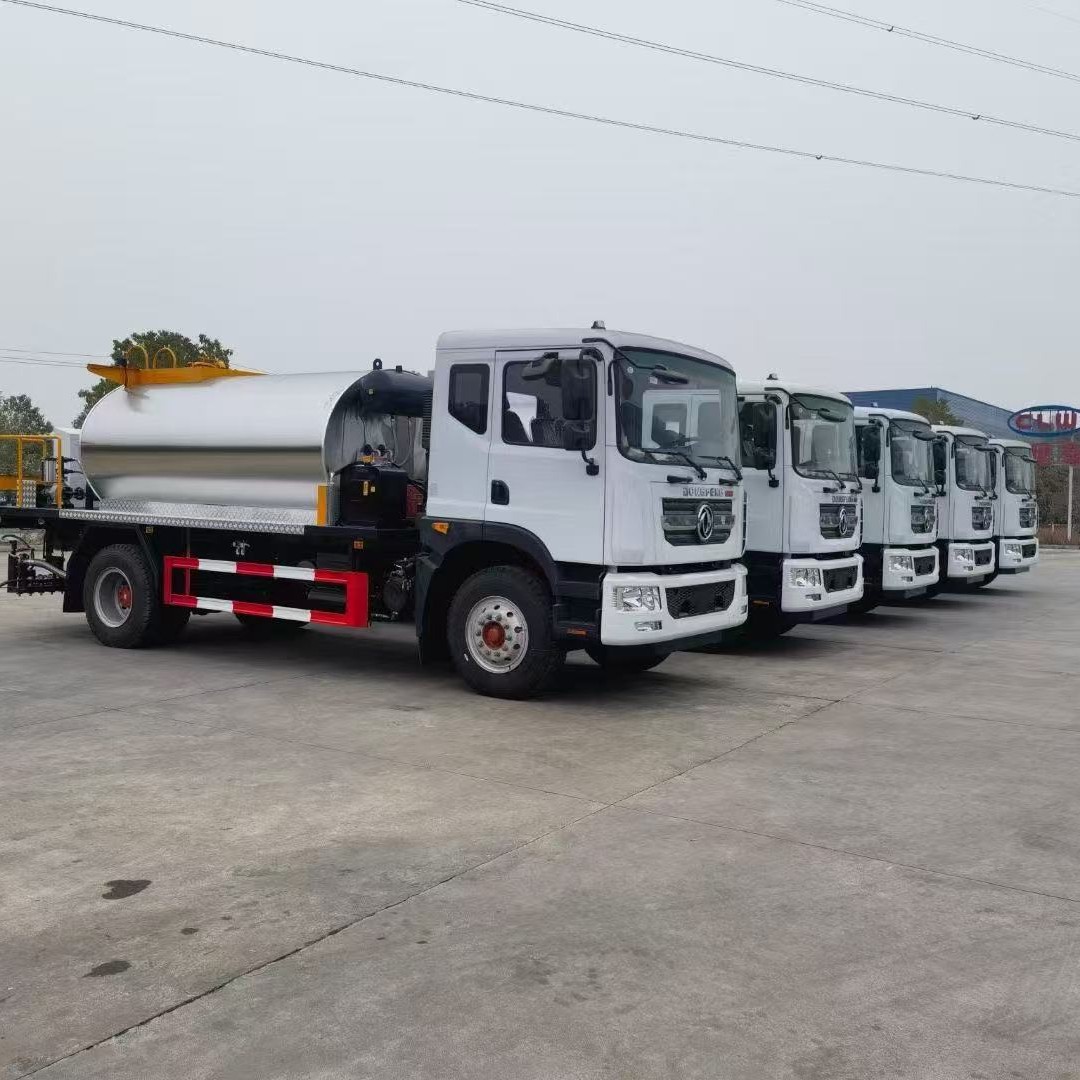 小型沥青路面封层洒油车 小型撒油车 公路铺油车 改装洒油车