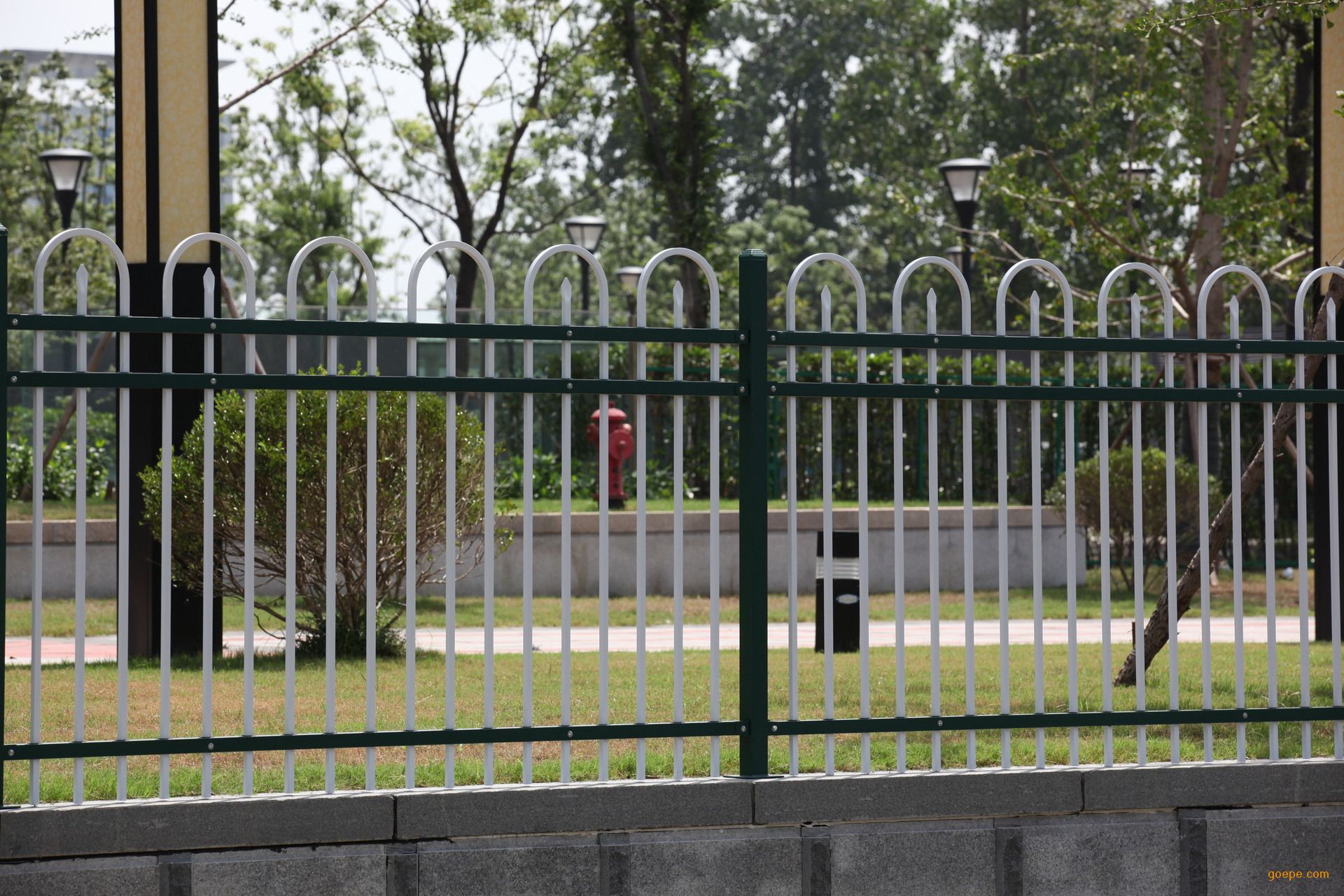 厂家现货锌钢护栏庭院小区别墅防护栏厂区学校围墙栅栏锌钢护栏