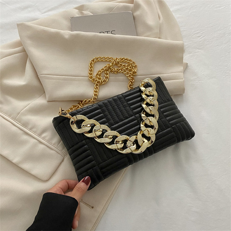 2022 New Simple Chain Shoulder Bag Solid Color Fashion Pleated Bubble Retro Casual Texture Oblique Small Square Bag