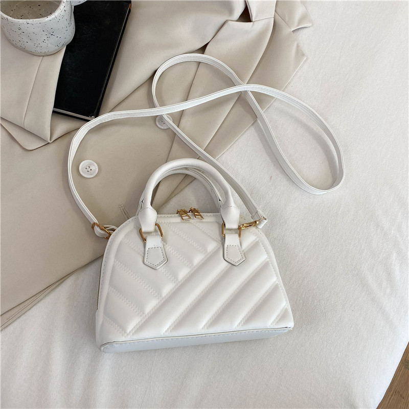 Fall Small Handbags Women's 2022 New Korean Style Embroidery Yarn Rhombic Western Style Shoulder Messenger Bag Simple and Stylish Bag