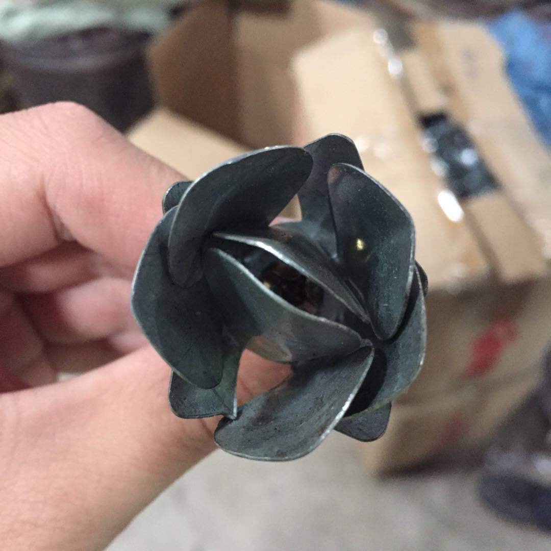 冲压玫瑰花 铁艺小花大门配件铸造大门花片铸造围栏花片 铸铁花